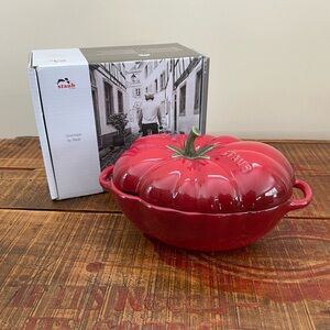 Staub Stoneware Petite Tomato Cocotte🍅